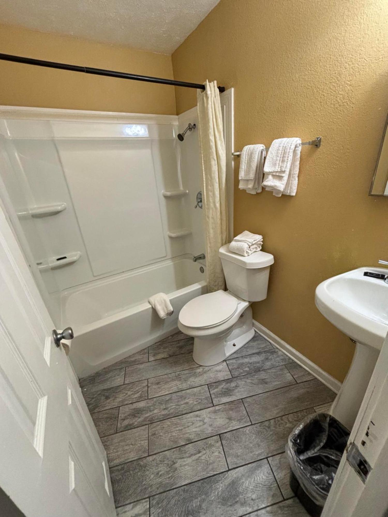 Cook'S Motel- Panama City Beach Upper Grand Lagoon Екстер'єр фото